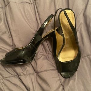 Tahari | Black Heels with Peep Toe